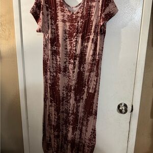 Elegant Maroon Tie-Dye Dress